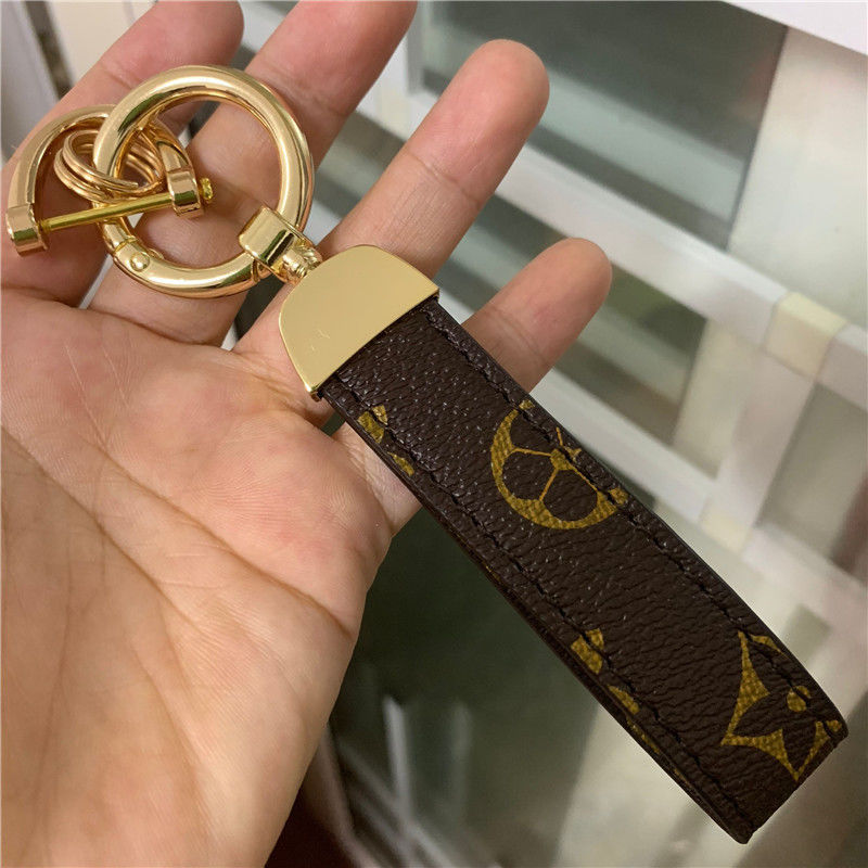 Luxury Leather & Metal Keychain – A Statement of Sophistication