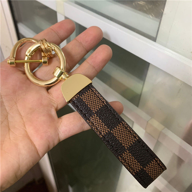 Luxury Leather & Metal Keychain – A Statement of Sophistication