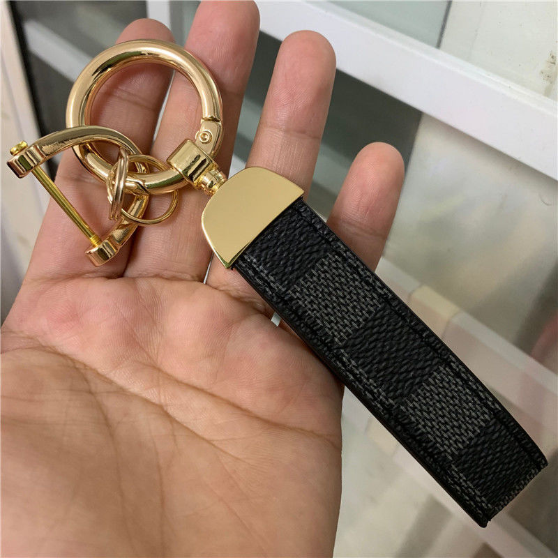 Luxury Leather & Metal Keychain – A Statement of Sophistication