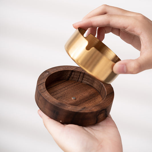 Walnut Wood Ashtray – Old-School Luxury with Timeless Craftsmanship