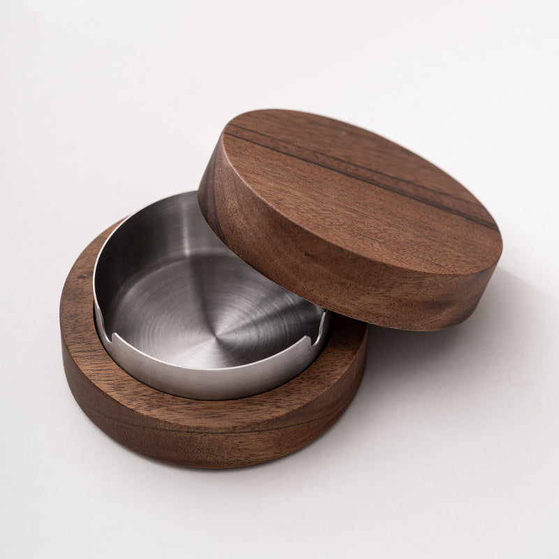 Walnut Wood Ashtray – Old-School Luxury with Timeless Craftsmanship