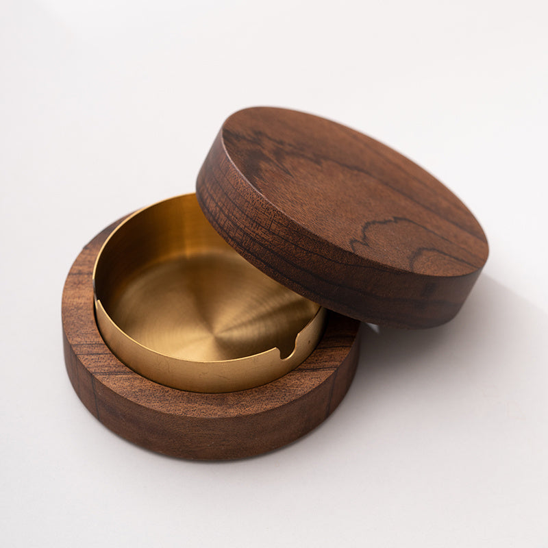 Walnut Wood Ashtray – Old-School Luxury with Timeless Craftsmanship