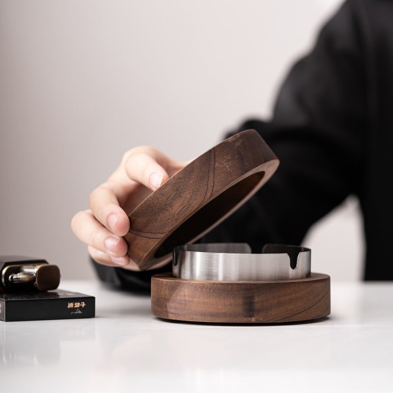 Walnut Wood Ashtray – Old-School Luxury with Timeless Craftsmanship