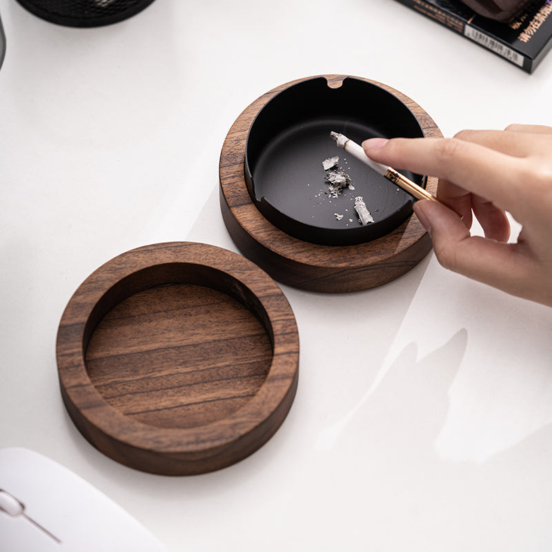 Walnut Wood Ashtray – Old-School Luxury with Timeless Craftsmanship