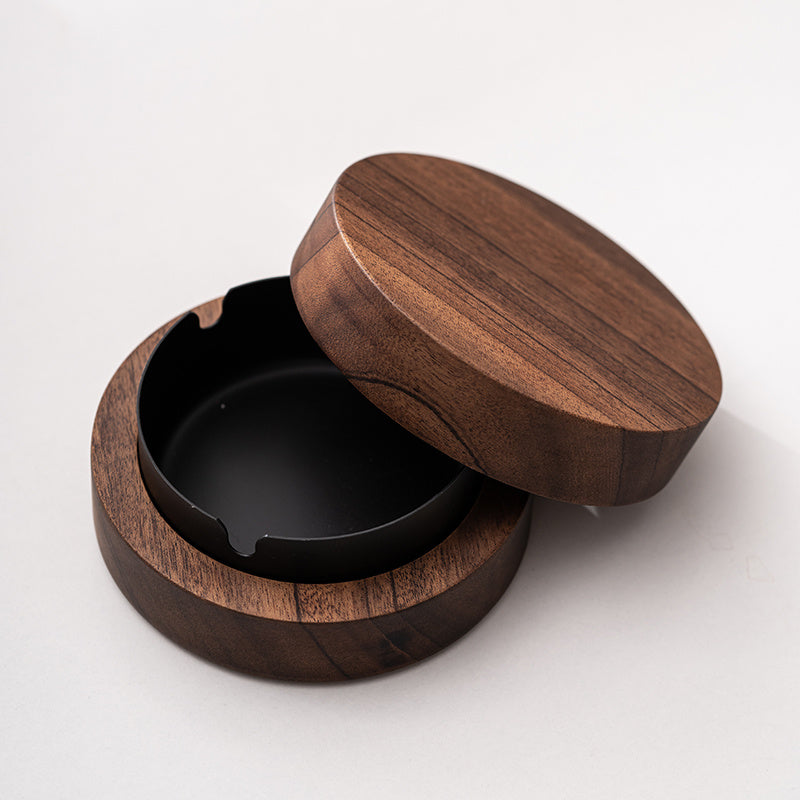 Walnut Wood Ashtray – Old-School Luxury with Timeless Craftsmanship